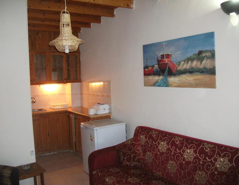 Number One Apart Hotel Karaburun  Habitación foto